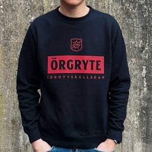 Sweatshirt blå, sköld & text rött tryck (storlek S)